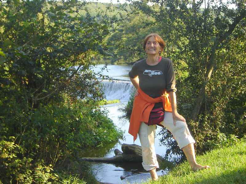 Inglés en la casa del profesor opiniones de Pilar, adultos 50+ en el campo con rio al fondo