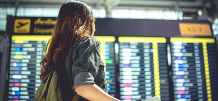 Edad mínima para viajar solo en avión: Algunas consejos y una guía útil Edad mínima para viajar solo en avión: Algunas consejos y una guía útil
