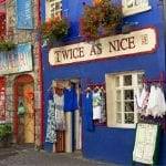 inglés para mayores 50 Irlanda, calle en Galway