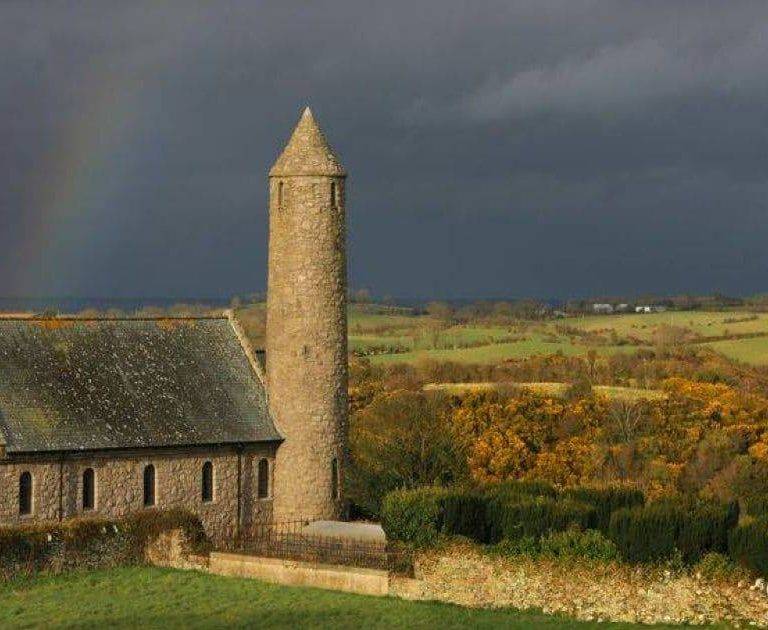 iglesia Saul Church, San Patricio 2021 por el campo de Irlanda