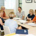 grupo en el aula estudiando inglés para adultos en Malta