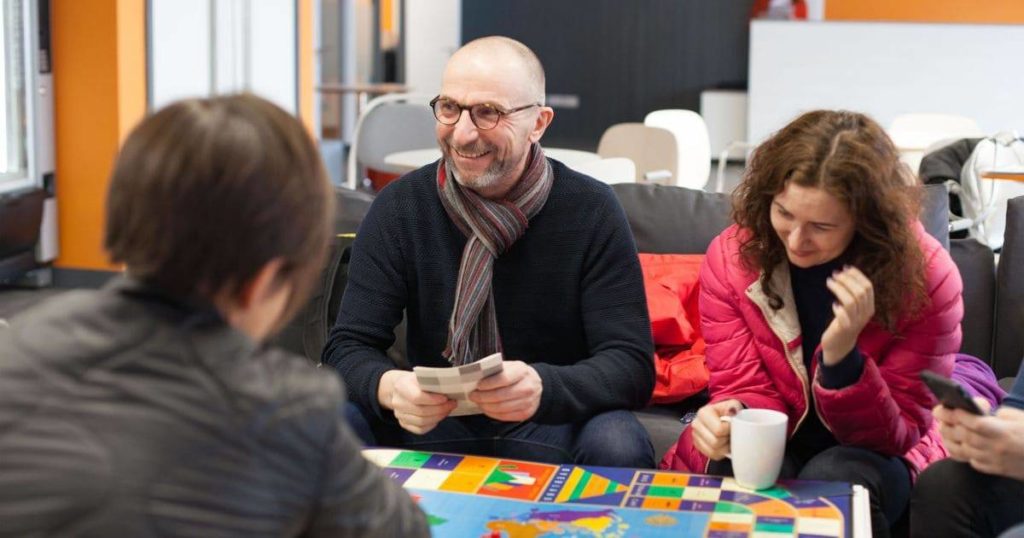 3 adultos mayores de 30 años en Dublín, para estudiar inglés