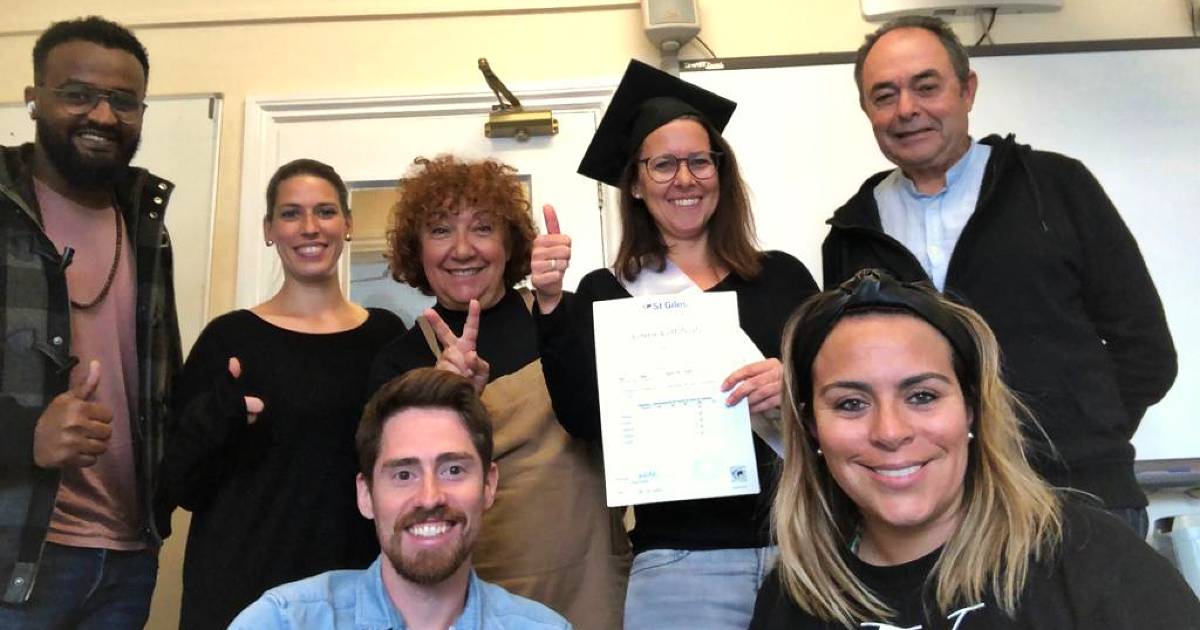 estudiantes de inglés 30+ en su aula, St Giles Brighton