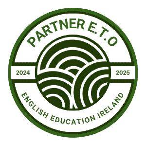 Logo de acreditación escuelas de inglés en Irlanda 2024-2025