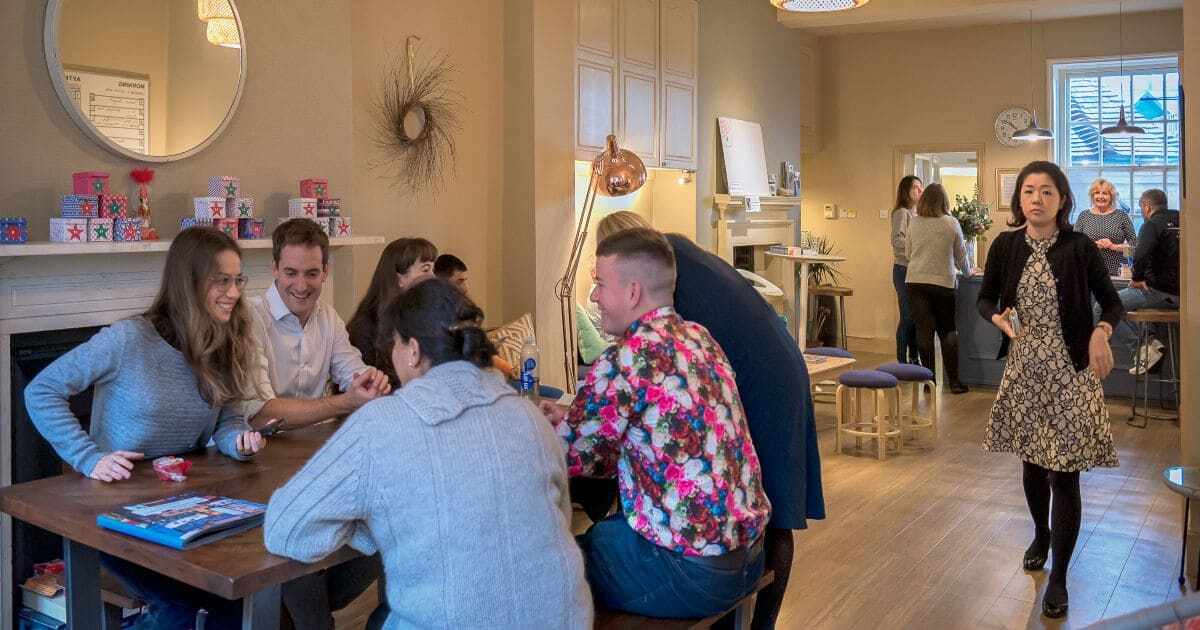 Descanso durante cursos de inglés para profesionales en la sala de Severnvale Academy